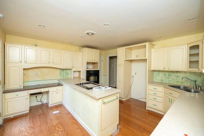 301 S Cardington, Wichita, KS 67209