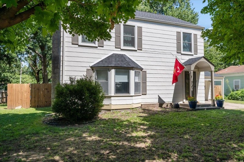 1322 4th St, Arkansas City, KS 67005