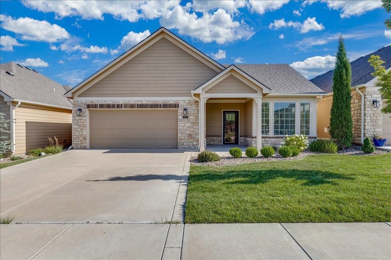 1004 Cross Creek Pl, Derby, KS 67037