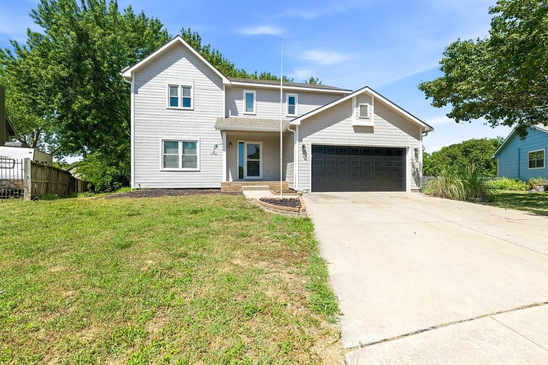 4479 Edgemoor Ct, Bel Aire, KS 67220