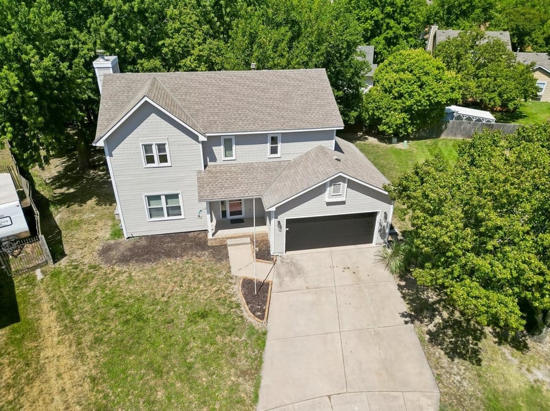 4479 Edgemoor Ct, Bel Aire, KS 67220