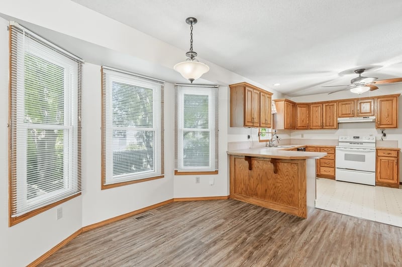 4479 Edgemoor Ct, Bel Aire, KS 67220