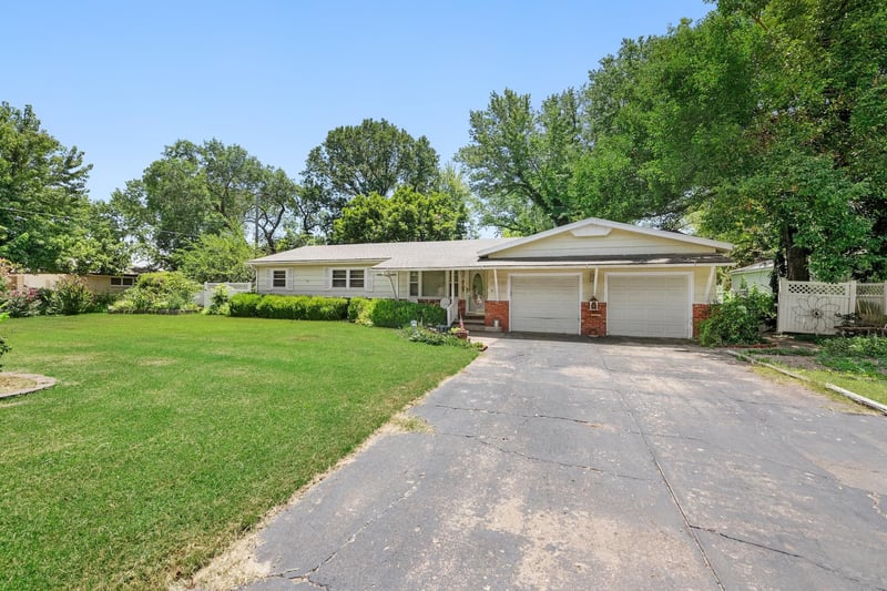 9107 W Belview, Wichita, KS 67209-1807