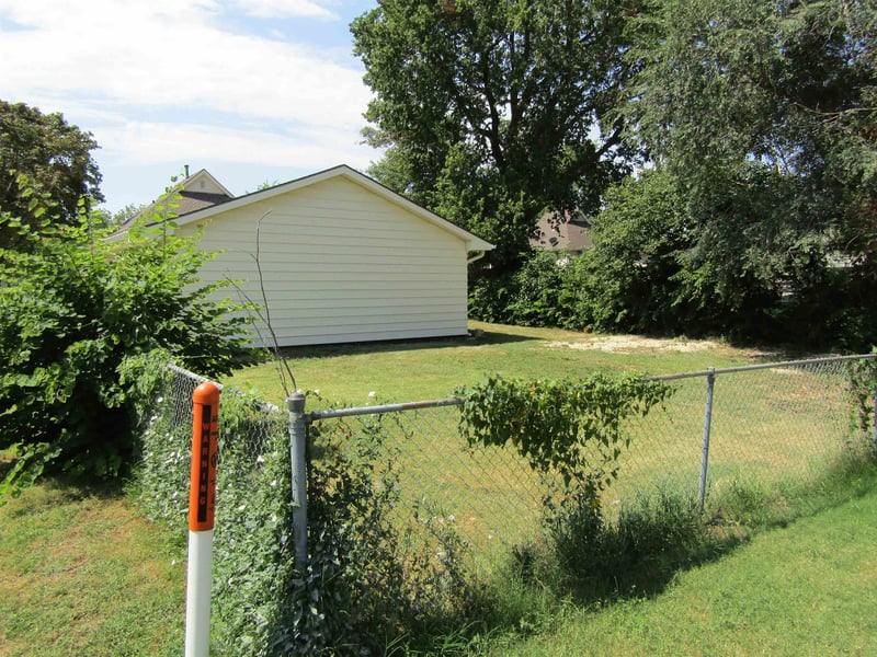 925 Johnstown Ave, Salina, KS 67401