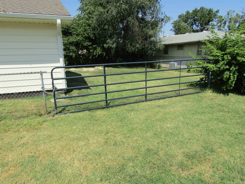 925 Johnstown Ave, Salina, KS 67401