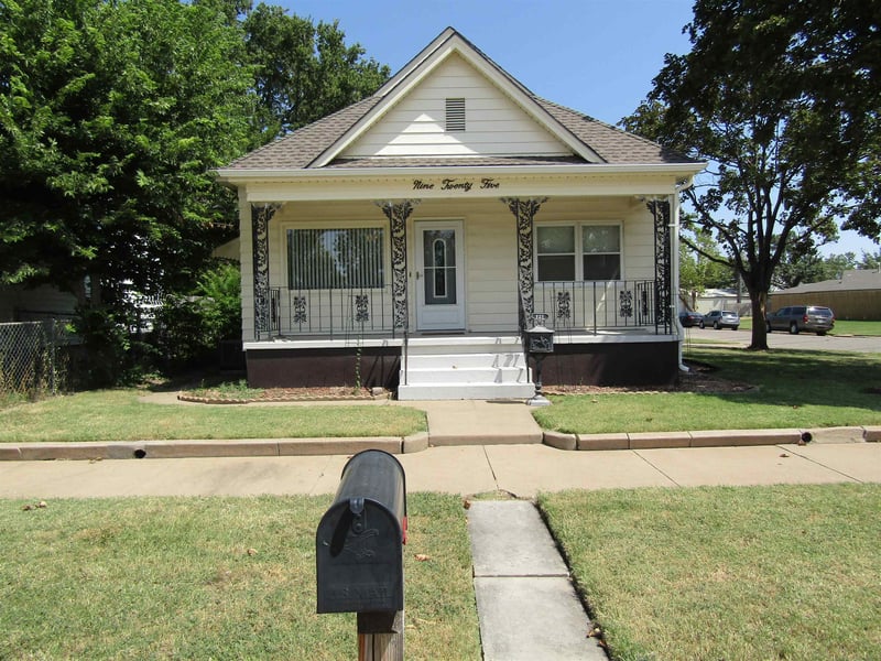 925 Johnstown Ave, Salina, KS 67401
