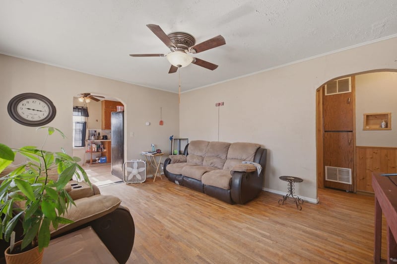 217 Chicago Ave, Colwich, KS 67030