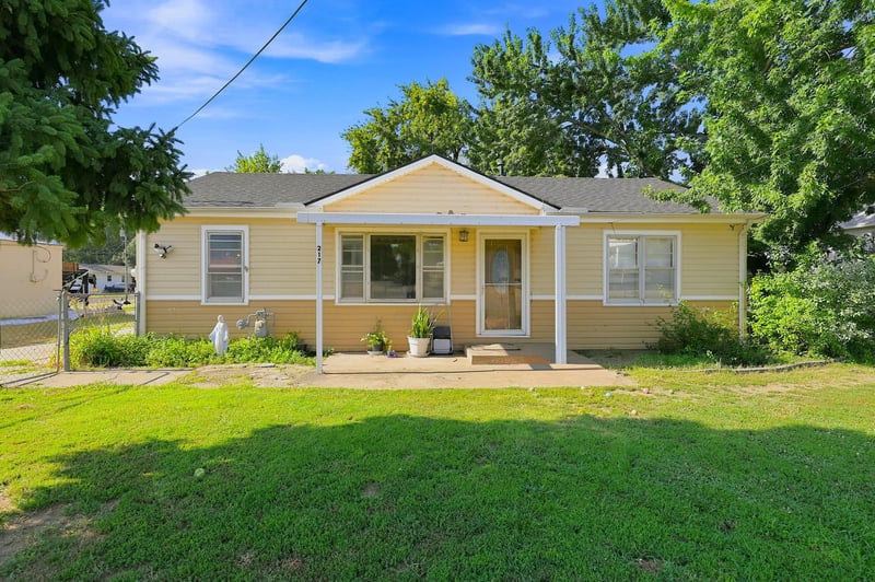 217 Chicago Ave, Colwich, KS 67030