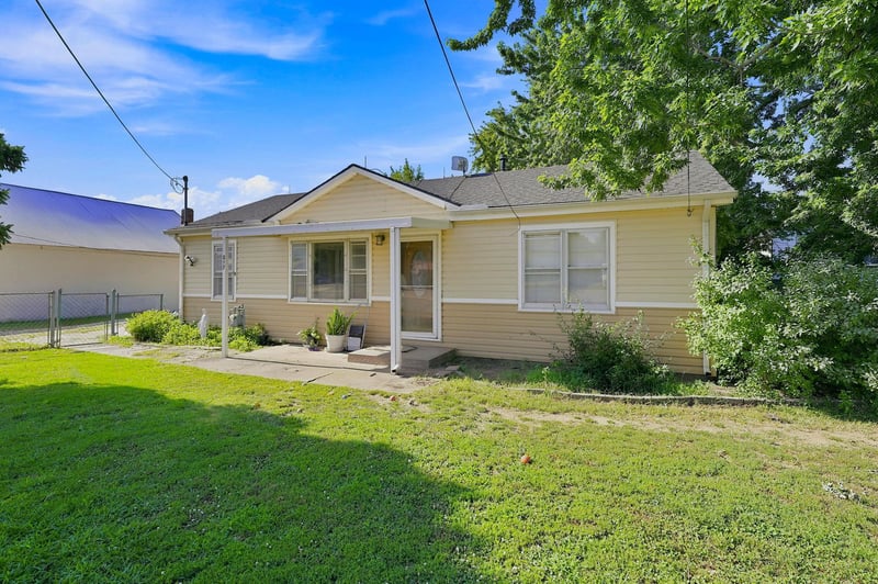 217 Chicago Ave, Colwich, KS 67030