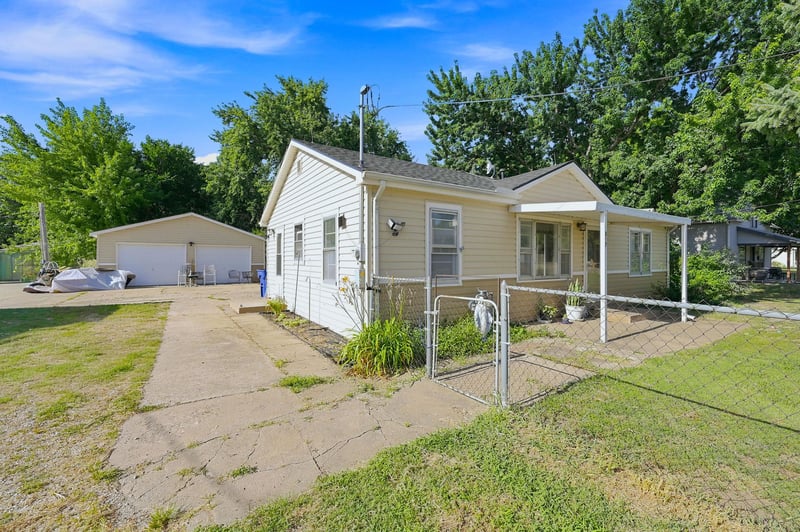 217 Chicago Ave, Colwich, KS 67030