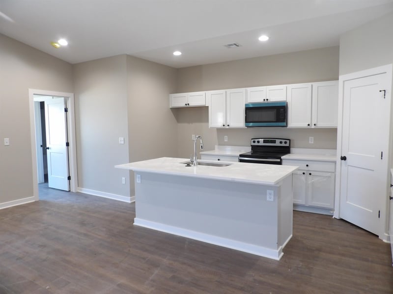 921-923 Fox Ridge St, Newton, KS 67114