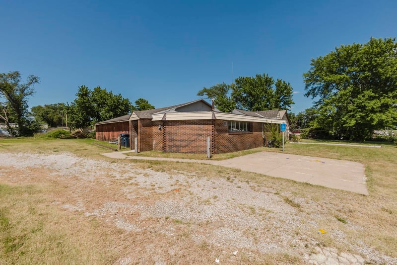 1610 6th , El Dorado, KS 67042