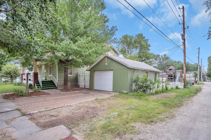 107 3rd , Newton, KS 67114