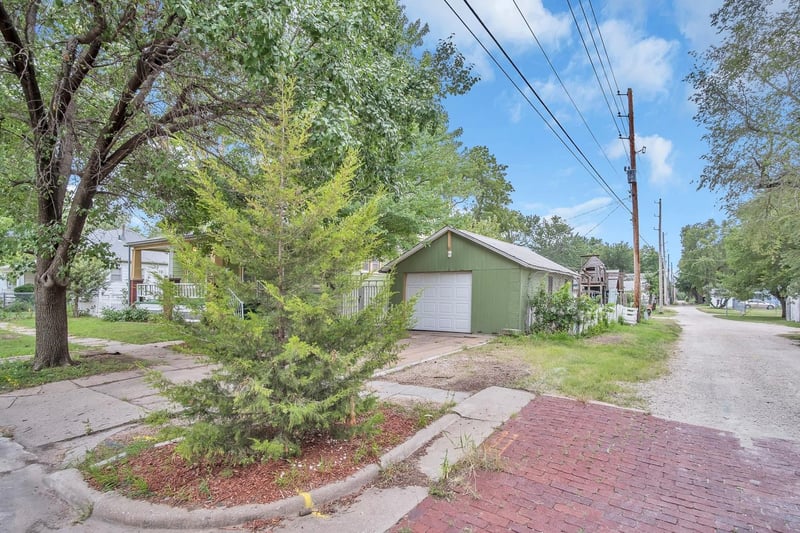 107 3rd , Newton, KS 67114