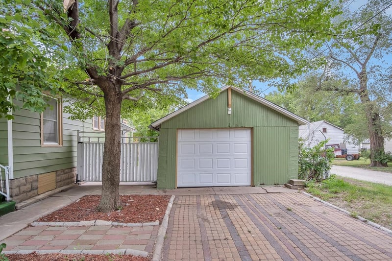 107 3rd , Newton, KS 67114