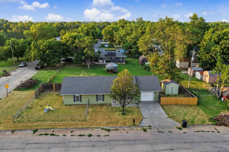 620 Hamilton Ave, Salina, KS 67401