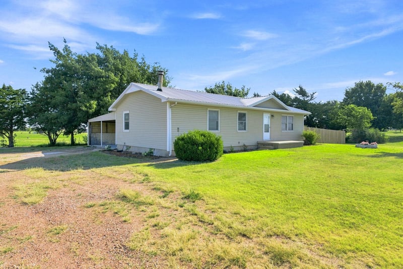30220 39th St S, Garden Plain, KS 67025