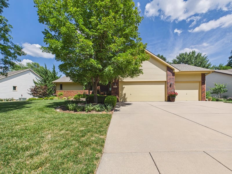 314 Bay Country St, Wichita, KS 67235
