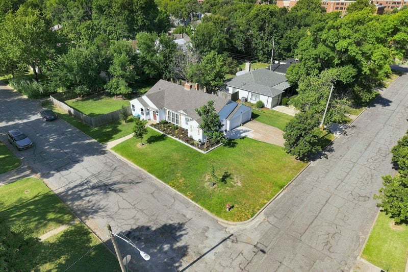 353 Pinecrest Ave, Wichita, KS 67208