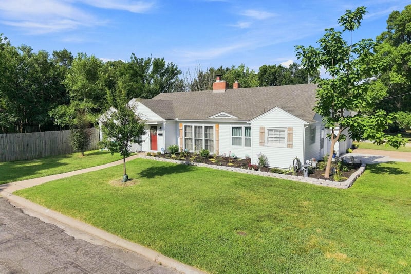 353 Pinecrest Ave, Wichita, KS 67208