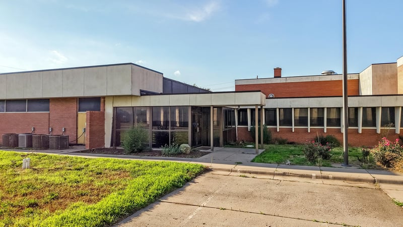 906 Halstead St, Hutchinson, KS 67501
