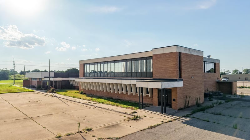 906 Halstead St, Hutchinson, KS 67501