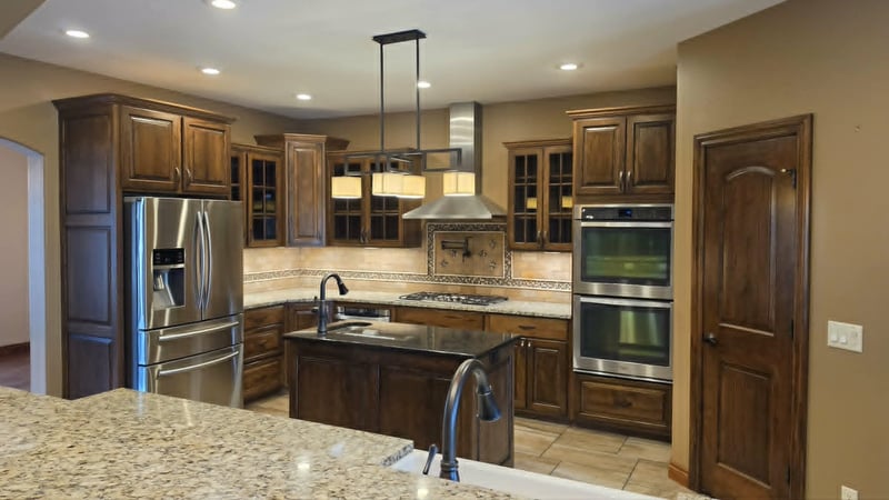1920 Stoneridge Ln, Salina, KS 67401