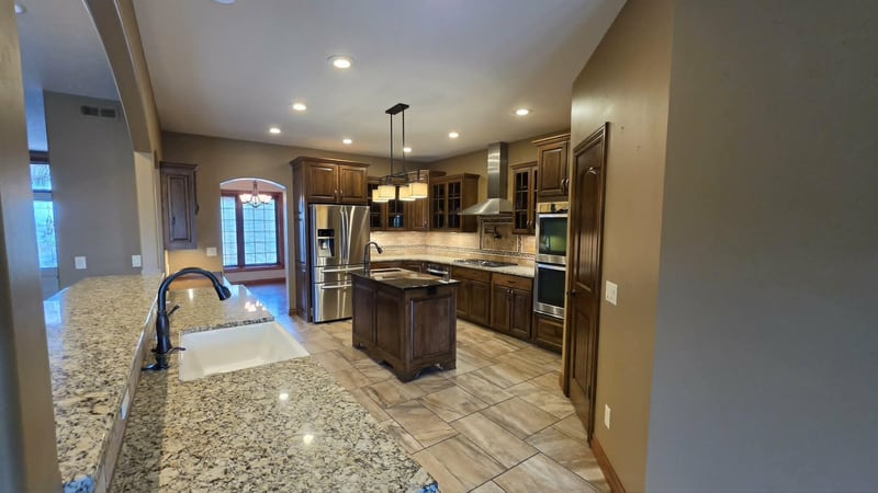 1920 Stoneridge Ln, Salina, KS 67401
