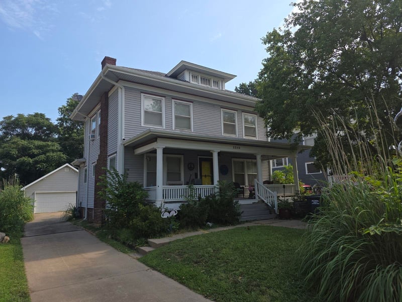 3240 Country Club Pl, Wichita, KS 67208