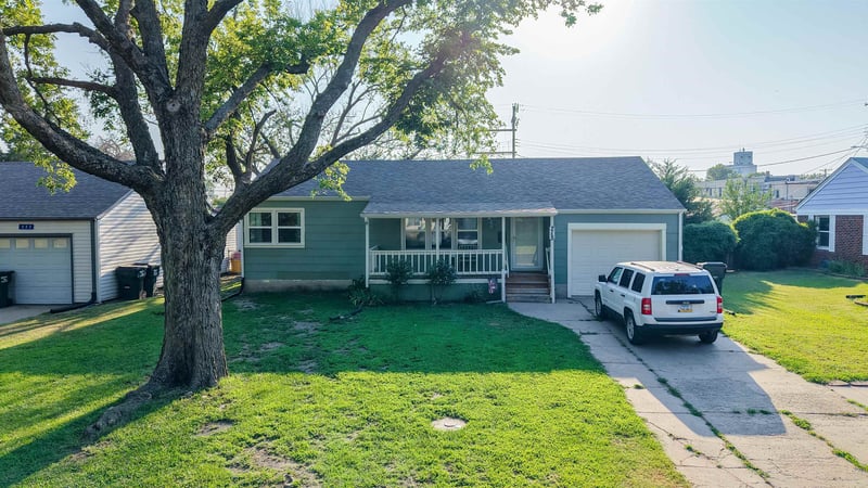 215 Spruce , Halstead, KS 67056