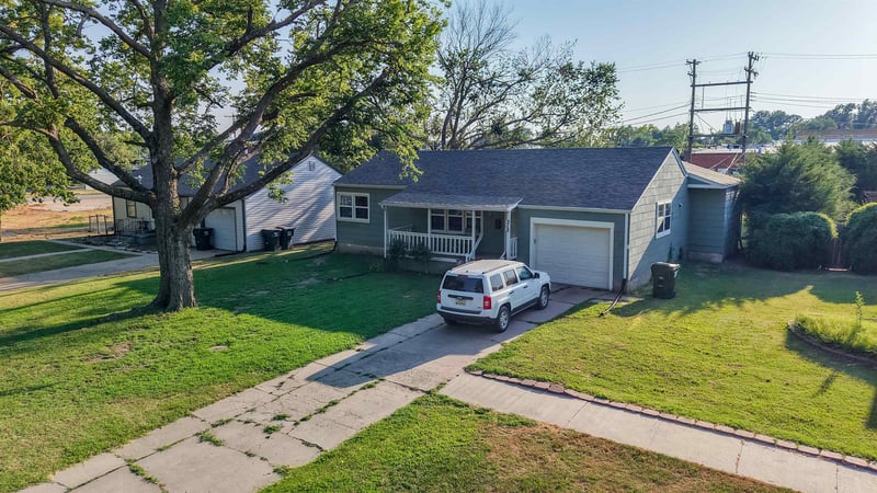 215 Spruce , Halstead, KS 67056