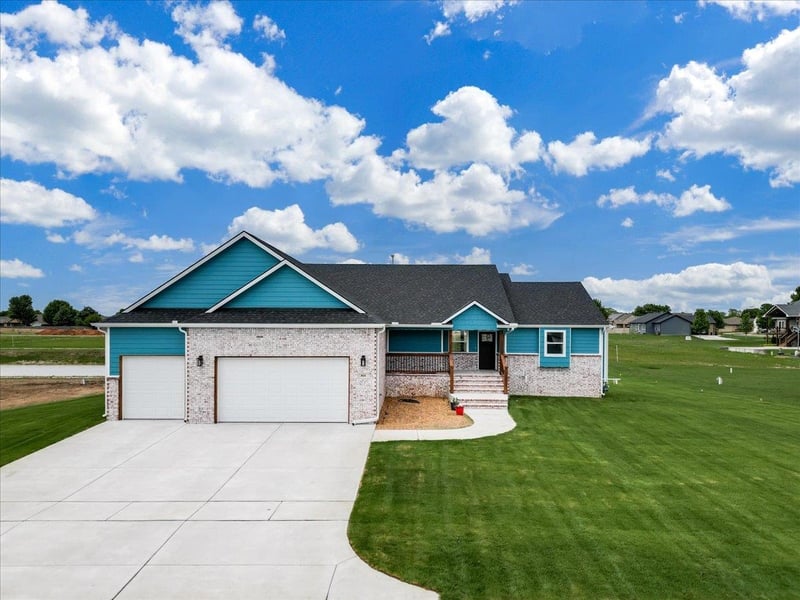 464 Stoney Creek St, Clearwater, KS 67026