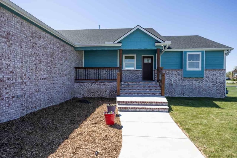464 Stoney Creek St, Clearwater, KS 67026