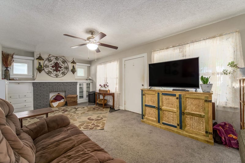 661 Estelle Ave, Wichita, KS 67214-4636