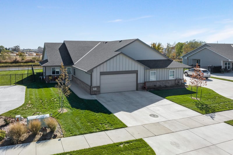 896 Cloverleaf , Goddard, KS 67052