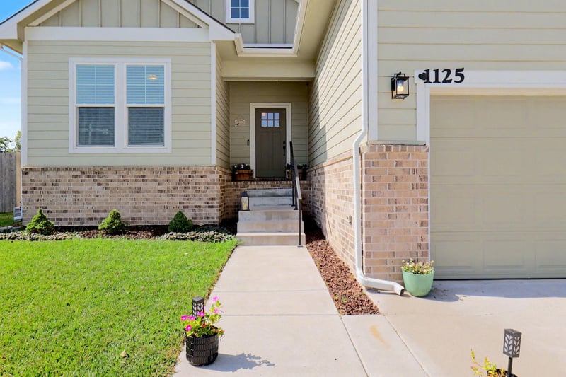 1125 Prairie Hill Cir, Park City, KS 67219
