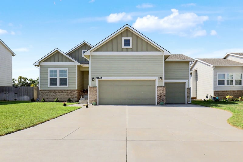 1125 Prairie Hill Cir, Park City, KS 67219