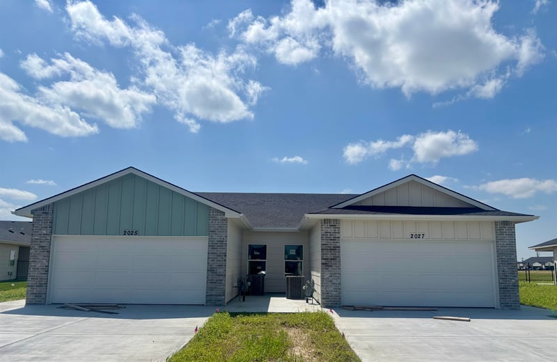 2025-2027 Melody Ln, Goddard, KS 67052