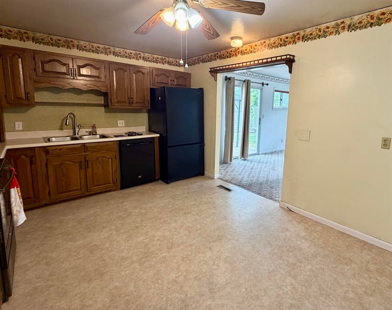 1602 Hickory , Salina, KS 67401