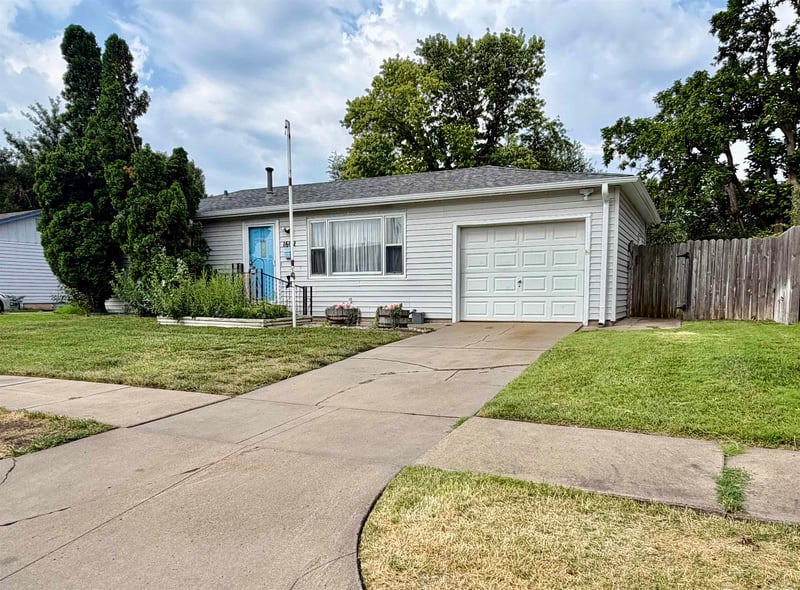 1602 Hickory , Salina, KS 67401