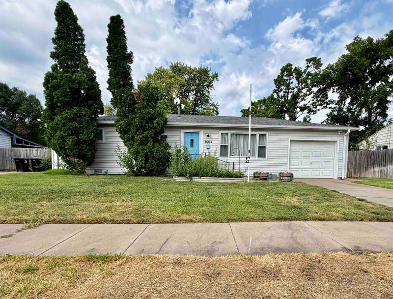 1602 Hickory , Salina, KS 67401