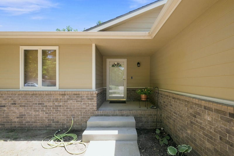 1610 Pine Grove St, Wichita, KS 67212