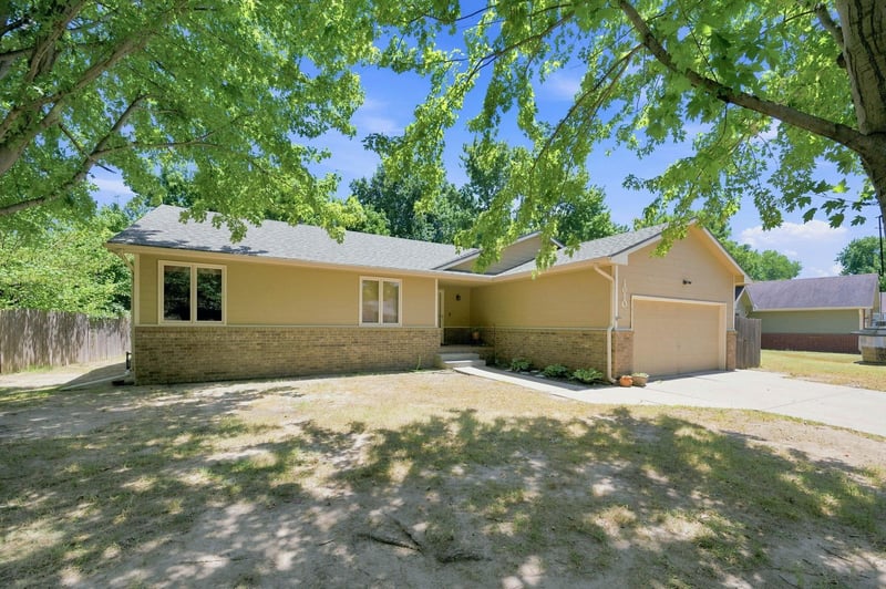 1610 Pine Grove St, Wichita, KS 67212