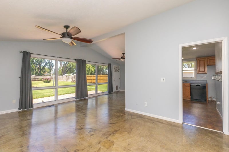 133 Georgia Ave, Salina, KS 67401