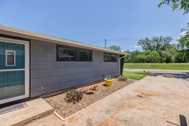 133 Georgia Ave, Salina, KS 67401