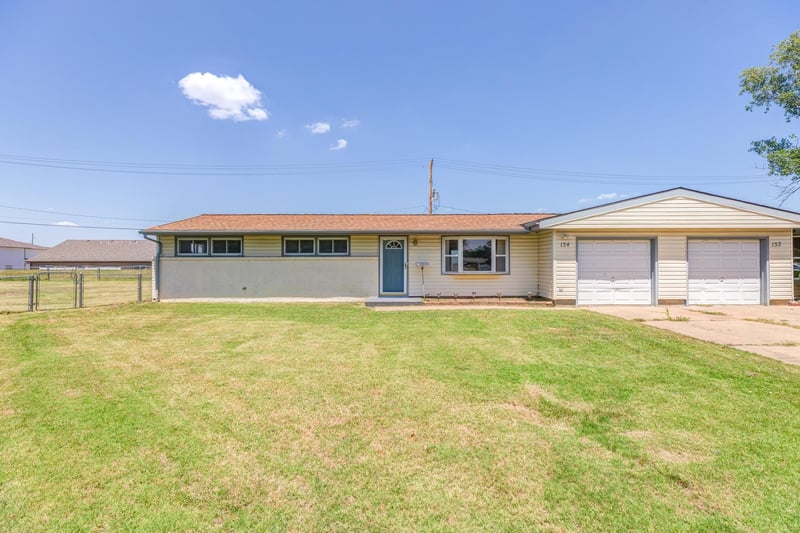 154 Hoover Ct, Salina, KS 67401