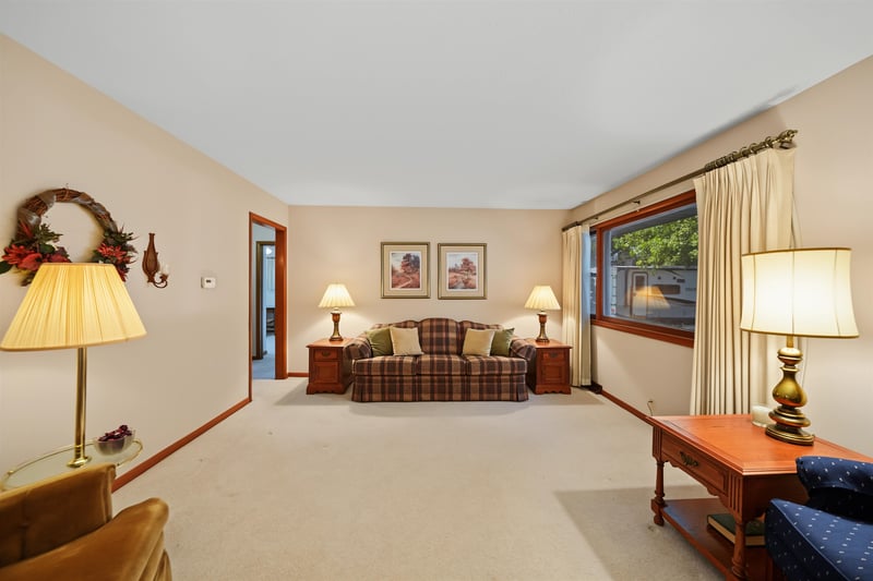 2093 Wesley St, Salina, KS 67401
