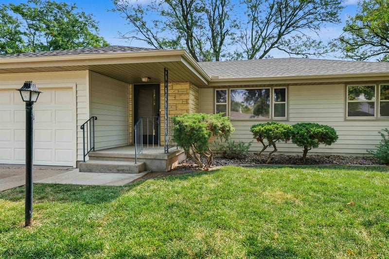 2093 Wesley St, Salina, KS 67401