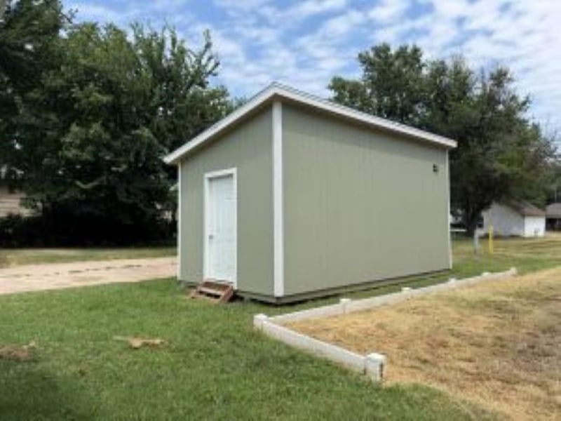 1002 Grimes St, Mcpherson, KS 67460-2827