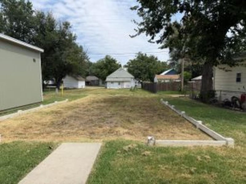 1002 Grimes St, Mcpherson, KS 67460-2827